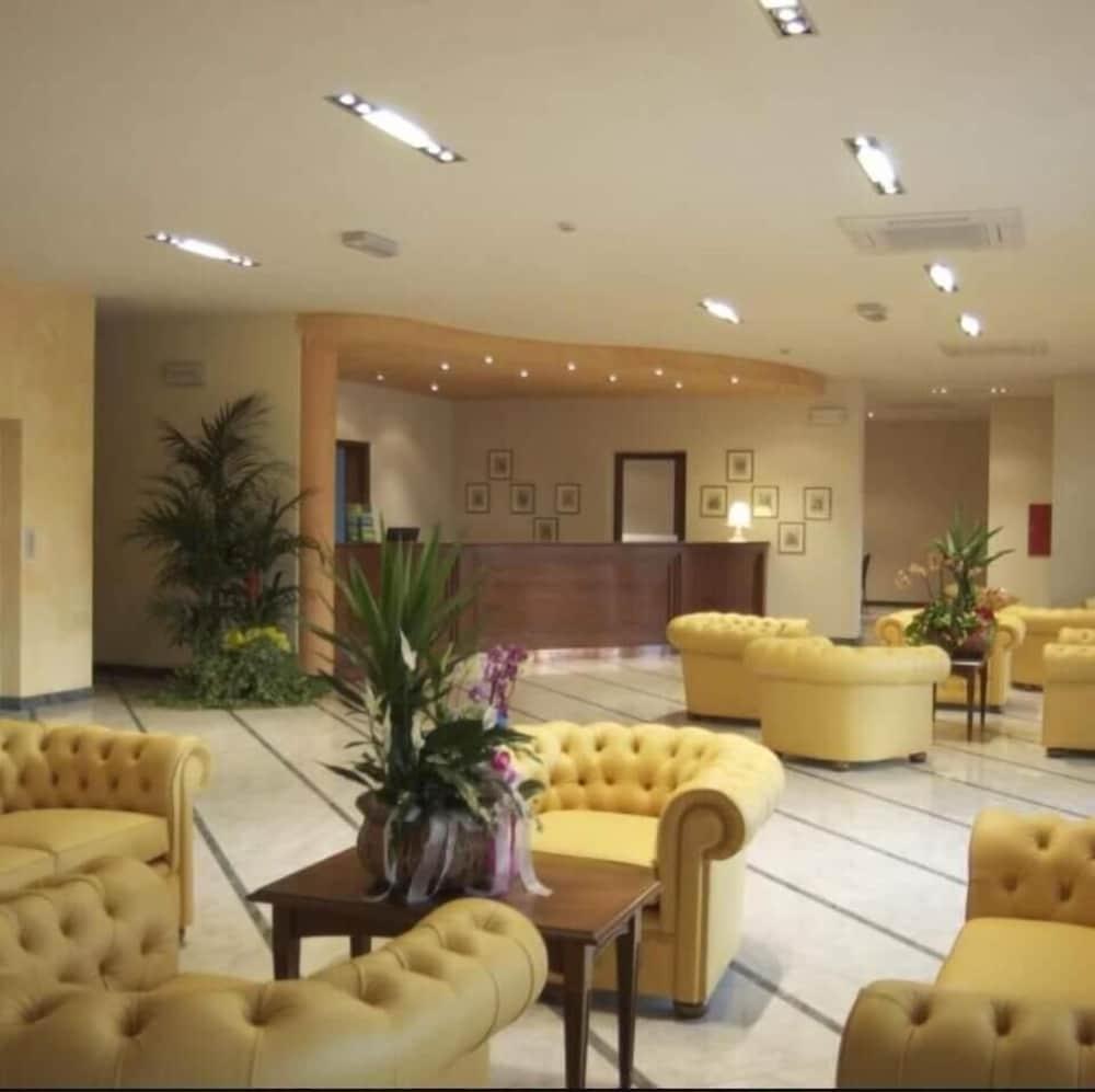 מונטקיו אמיליה Hotel Conteverde מראה חיצוני תמונה