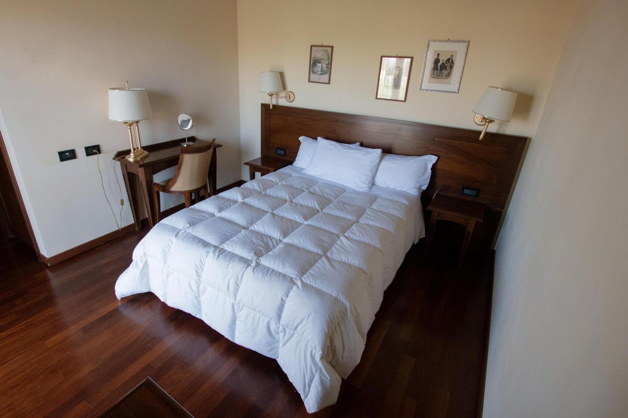 מונטקיו אמיליה Hotel Conteverde מראה חיצוני תמונה