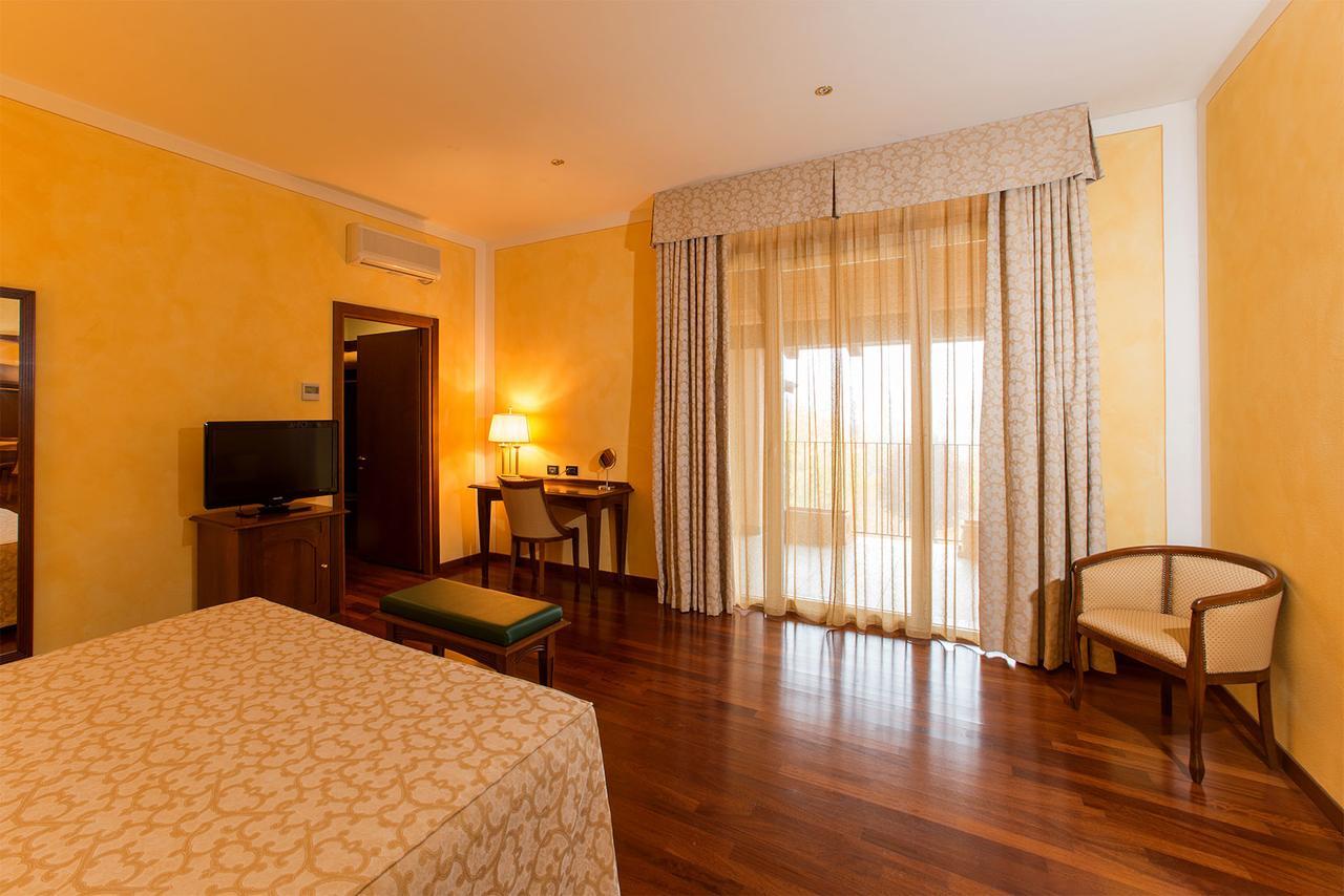 מונטקיו אמיליה Hotel Conteverde מראה חיצוני תמונה