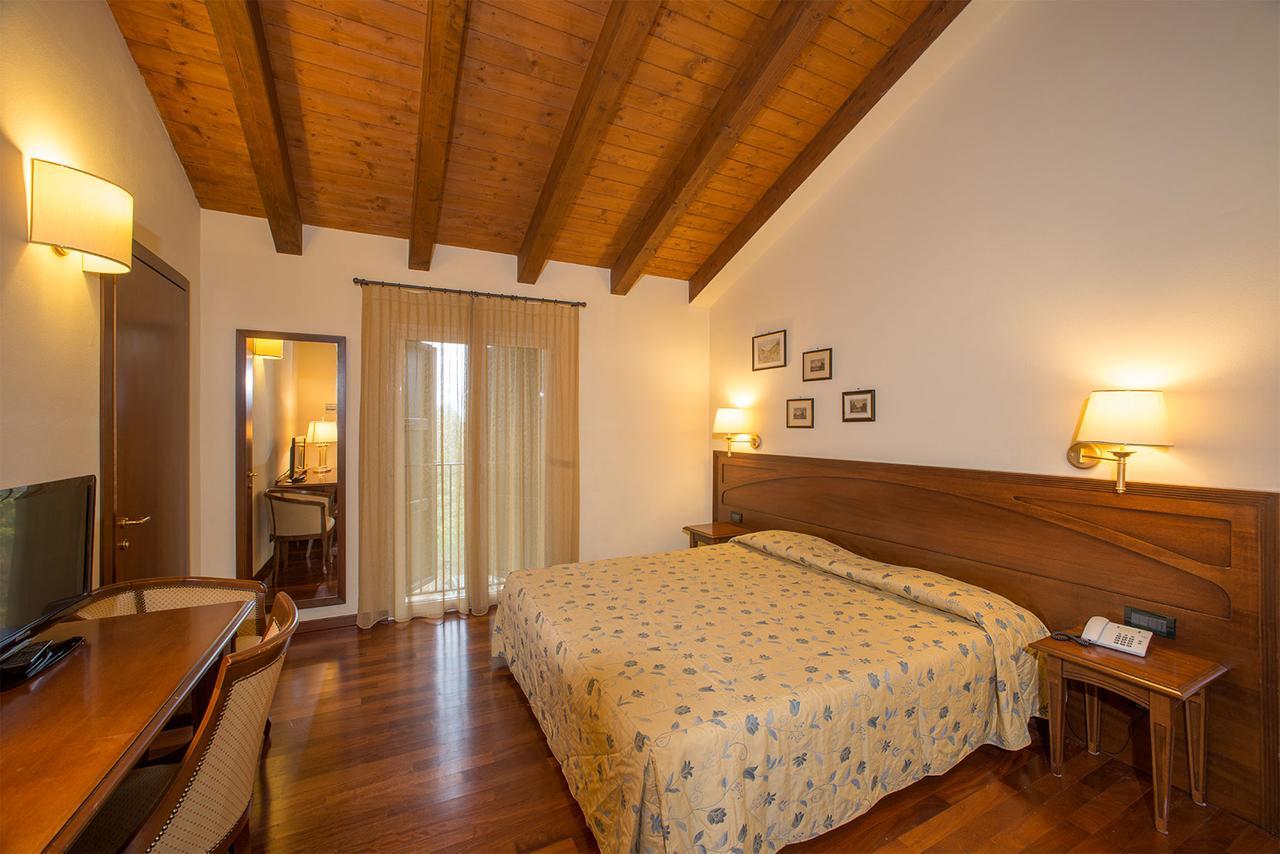 מונטקיו אמיליה Hotel Conteverde מראה חיצוני תמונה