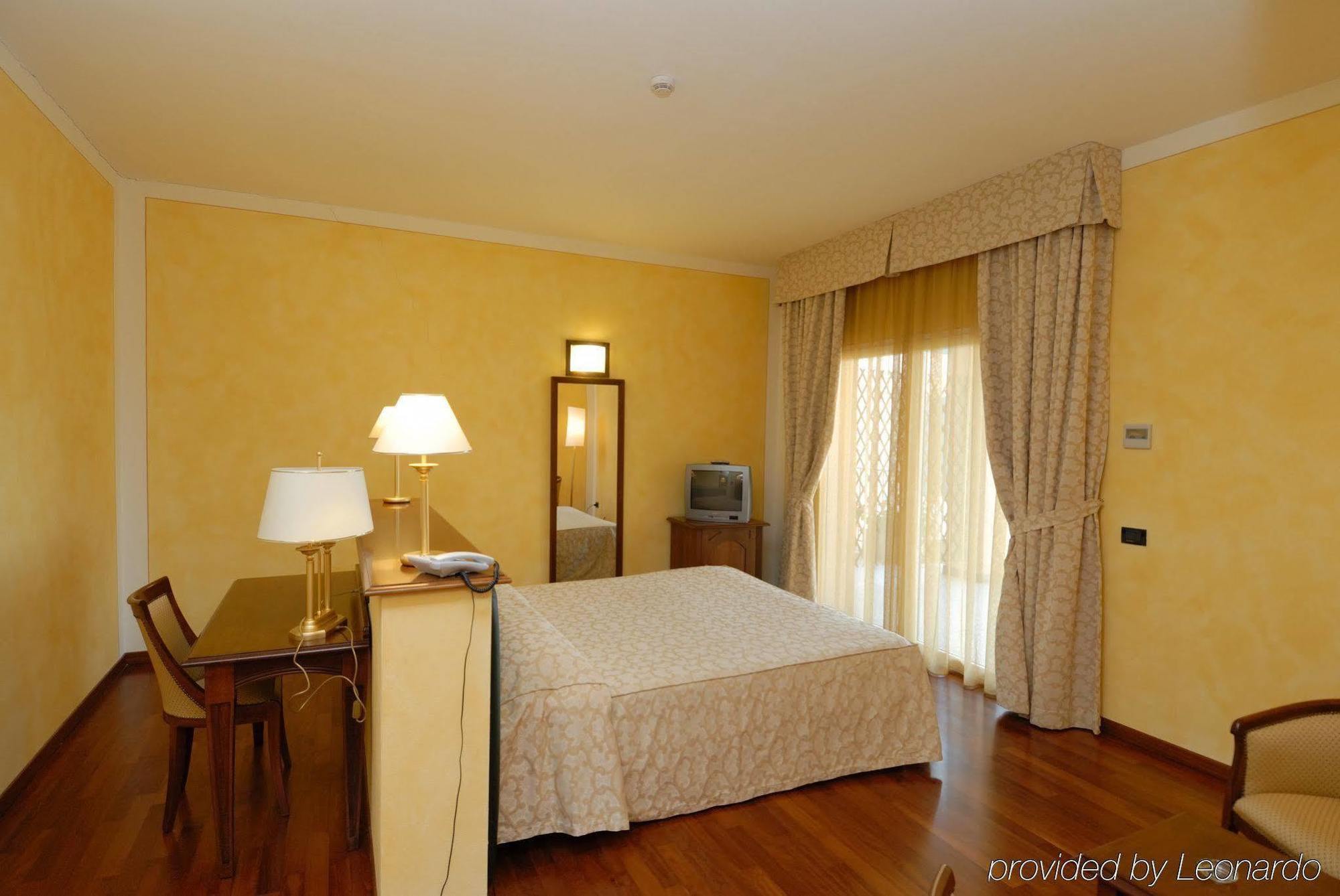מונטקיו אמיליה Hotel Conteverde מראה חיצוני תמונה